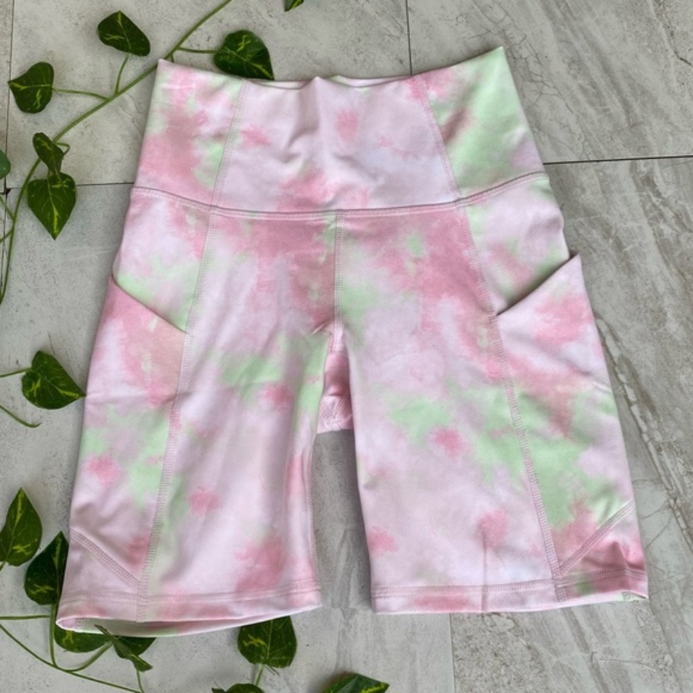 Fabletics Pink Splatter High Waisted Yoga Biker Short 7 inch Athletic Workout
